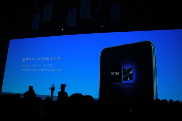 自拍極點(diǎn)全面屏華為nova4發(fā)布 XXXX元起