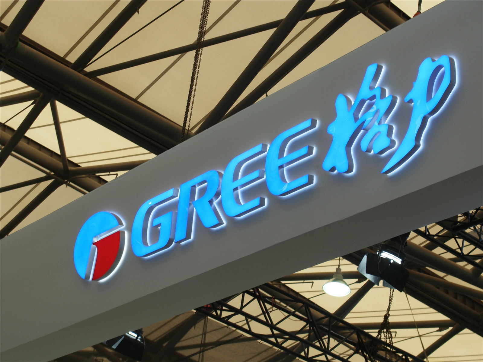 董明珠再談十億賭局：雷軍小米都是貼牌生產 這四個字說明輸贏