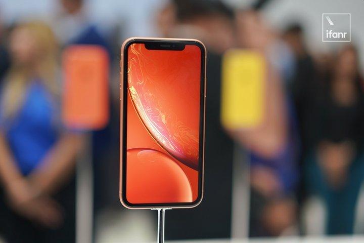 智能手機的 2018年，就是一場對“劉海”的圍剿戰(zhàn)爭