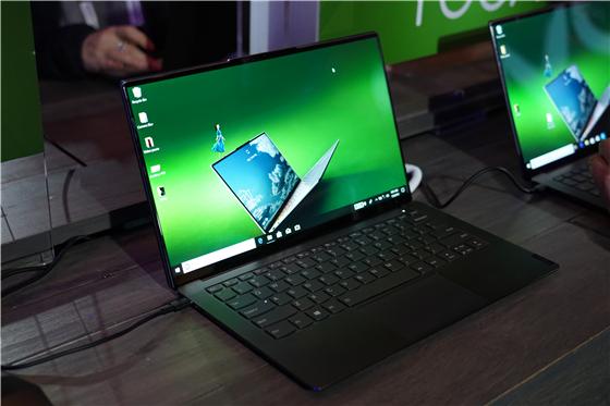 聯(lián)想發(fā)布YOGA S940智能筆記本：全球首款3D玻璃筆記本！
