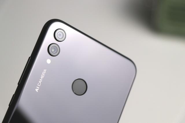 榮耀8X評(píng)測(cè) 重新定義千元機(jī)