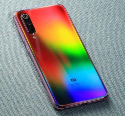 全息幻彩版小米9 SE真機亮相，彩虹漸變千變萬化 太炫酷了