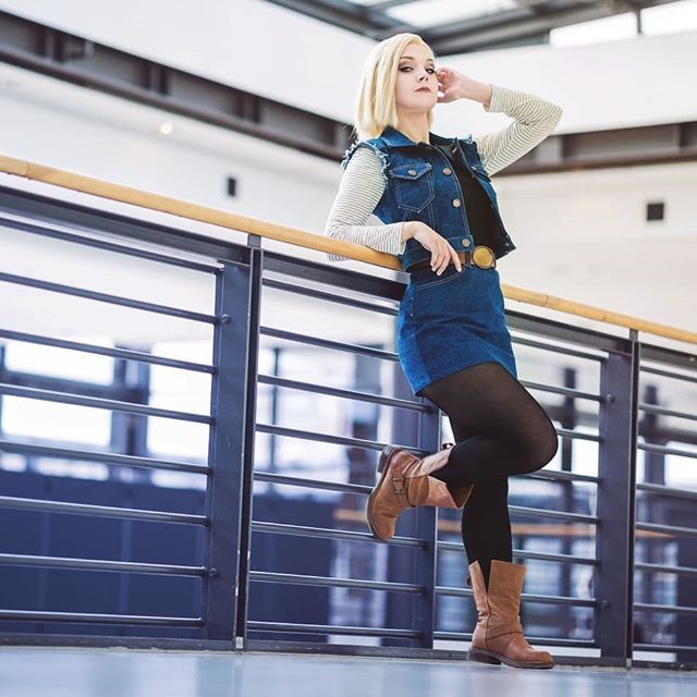 德國妹COS《龍珠》人造人18號 黑絲妹神還原