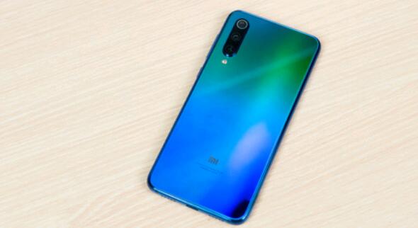 小米9 SE玩游戲怎么樣？小米9SE吃雞卡不卡嗎？