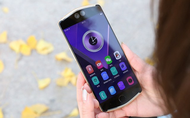 美圖宣布關閉手機業務 <a href=/tags/54-0.html target=_blank class=infotextkey>小米</a>接盤 網友:早就該倒閉